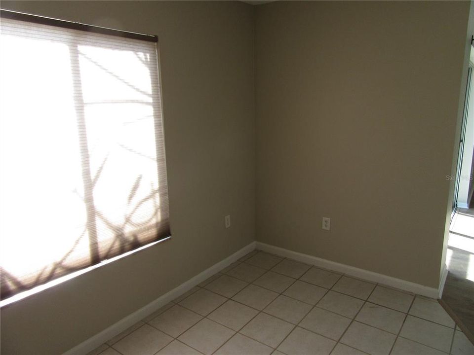 For Rent: $1,800 (2 beds, 1 baths, 885 Square Feet)