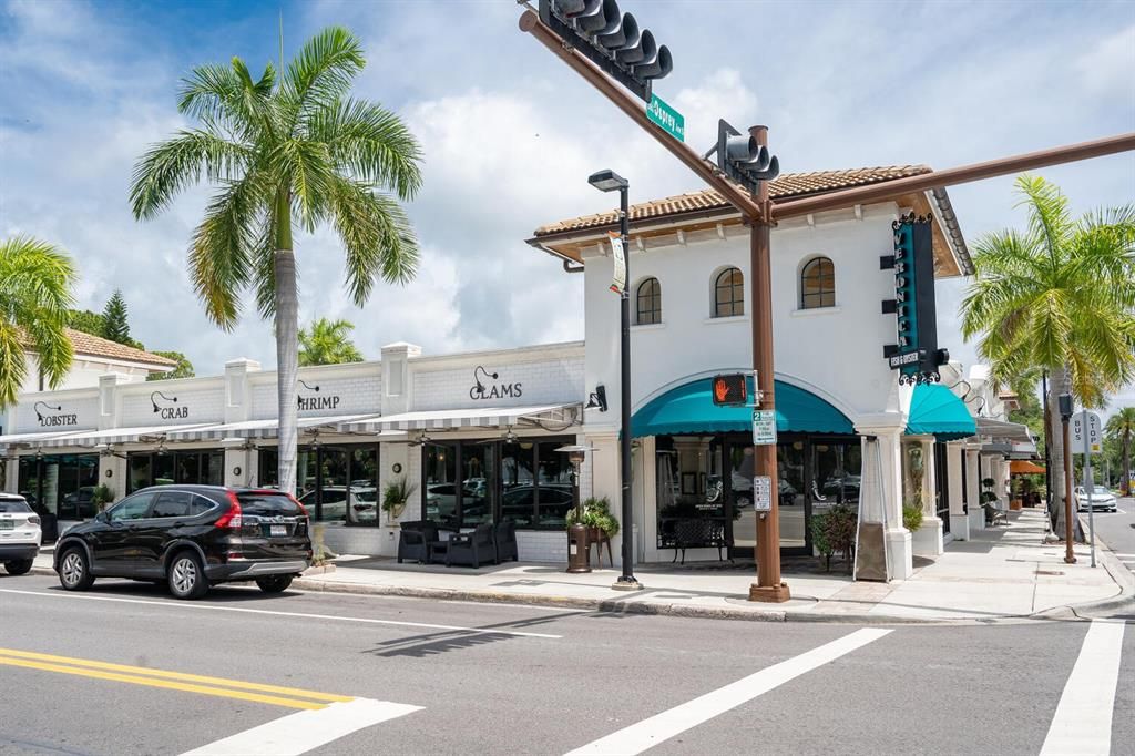 For Sale: $2,950,000 (4 beds, 2 baths, 2670 Square Feet)