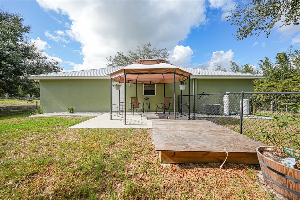 For Sale: $429,000 (3 beds, 2 baths, 1400 Square Feet)