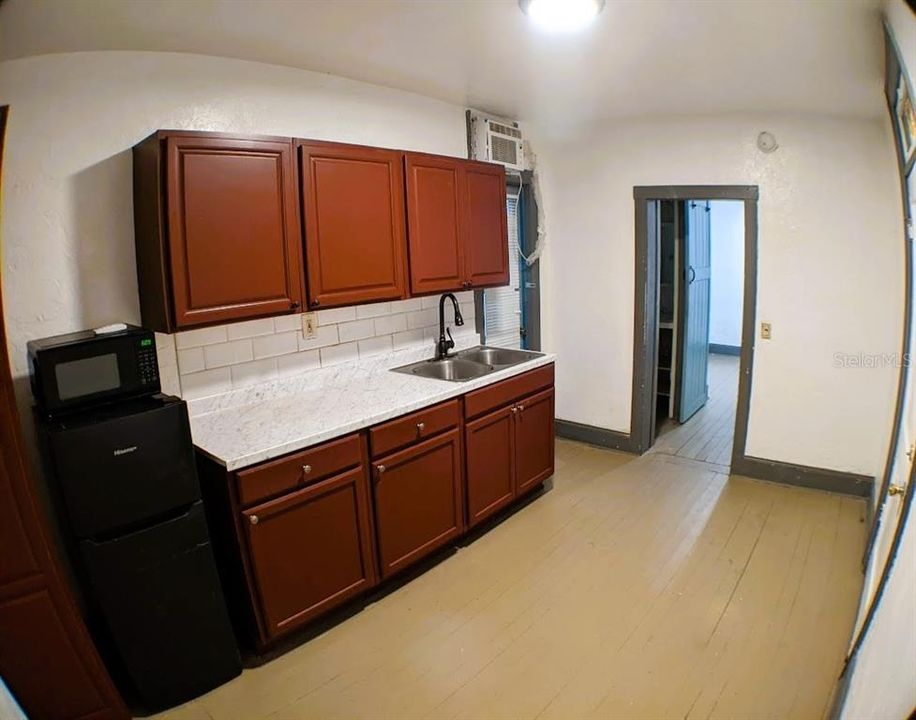 For Rent: $1,050 (1 beds, 12 baths, 11518 Square Feet)