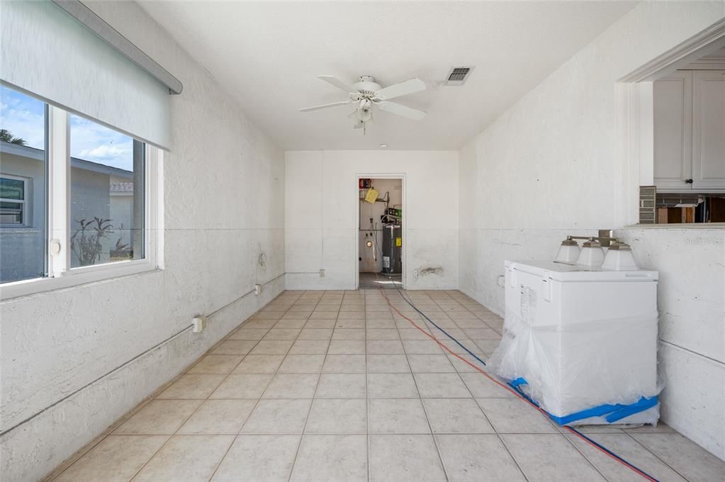 For Sale: $300,000 (2 beds, 2 baths, 1286 Square Feet)