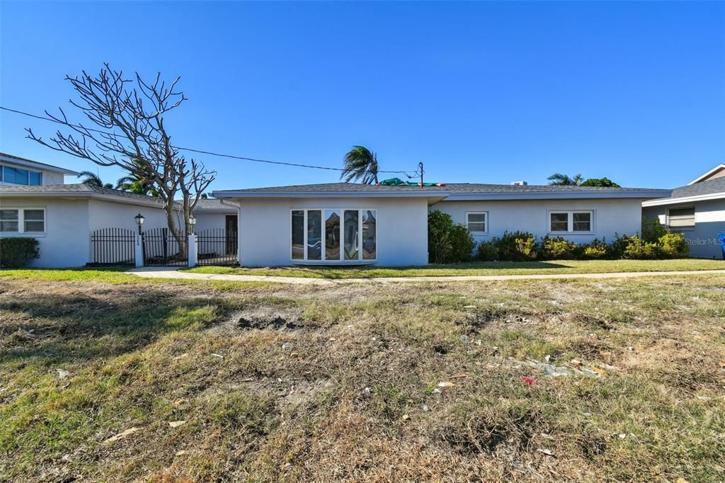 For Sale: $2,250,000 (4 beds, 3 baths, 3146 Square Feet)