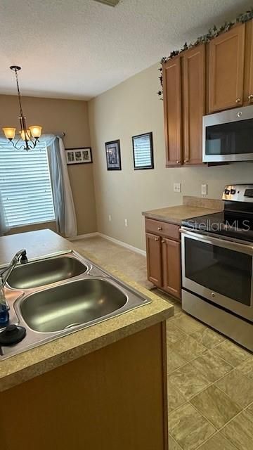 For Rent: $2,295 (3 beds, 2 baths, 1356 Square Feet)