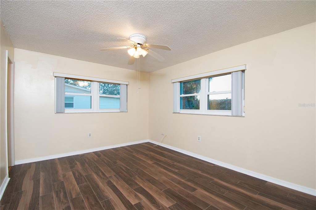 For Sale: $168,000 (2 beds, 2 baths, 950 Square Feet)