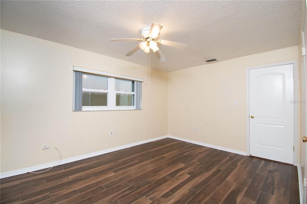 For Sale: $168,000 (2 beds, 2 baths, 950 Square Feet)