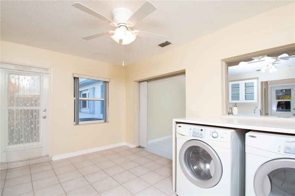 For Sale: $168,000 (2 beds, 2 baths, 950 Square Feet)