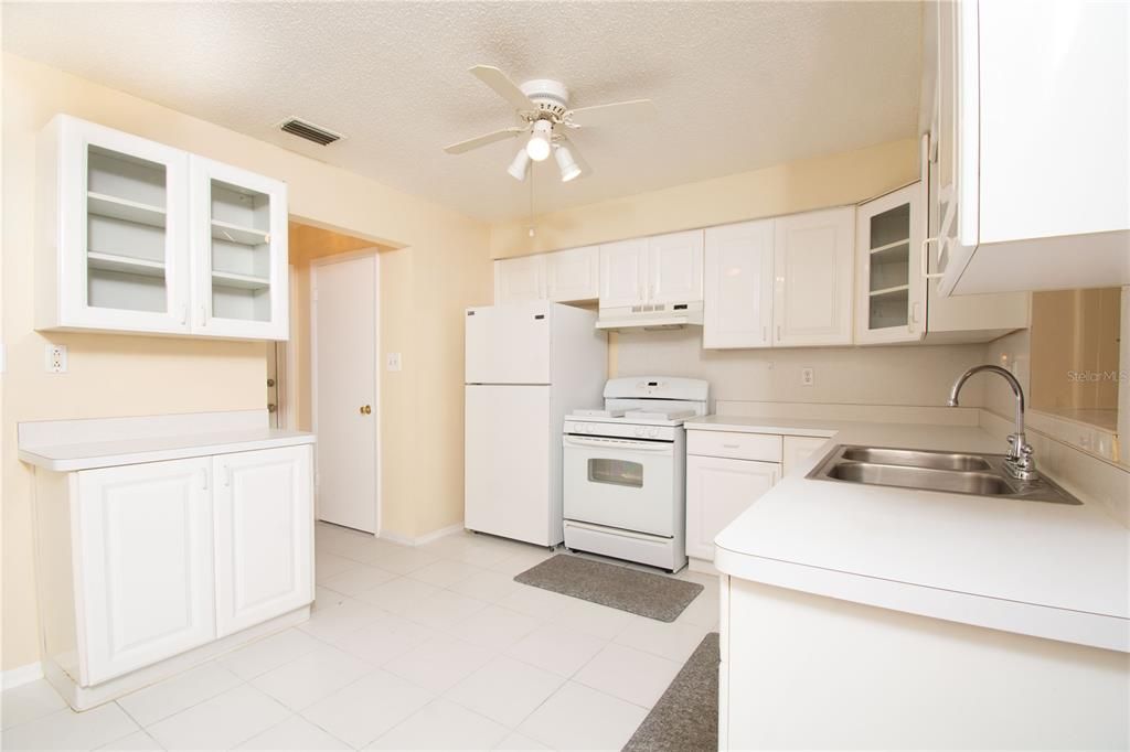 For Sale: $168,000 (2 beds, 2 baths, 950 Square Feet)