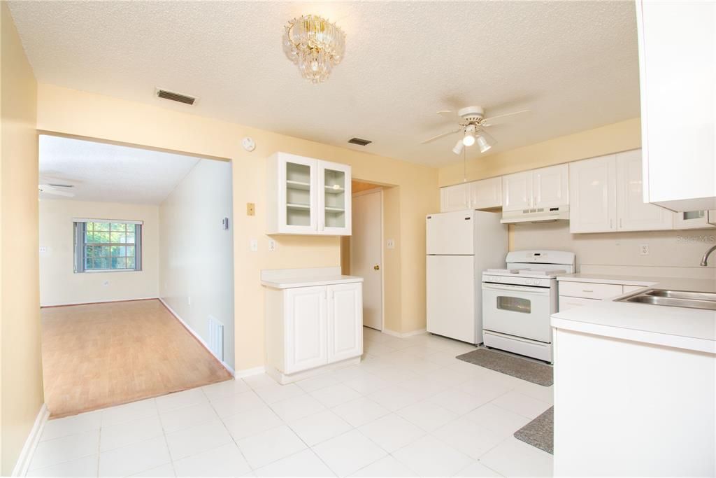 For Sale: $168,000 (2 beds, 2 baths, 950 Square Feet)