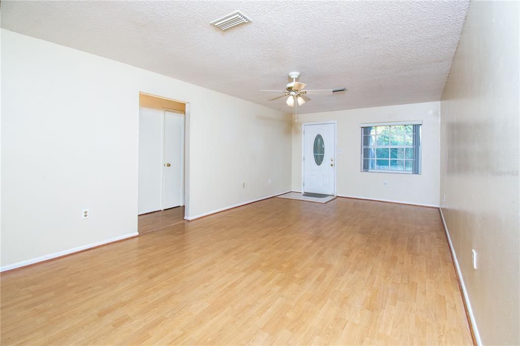 For Sale: $168,000 (2 beds, 2 baths, 950 Square Feet)