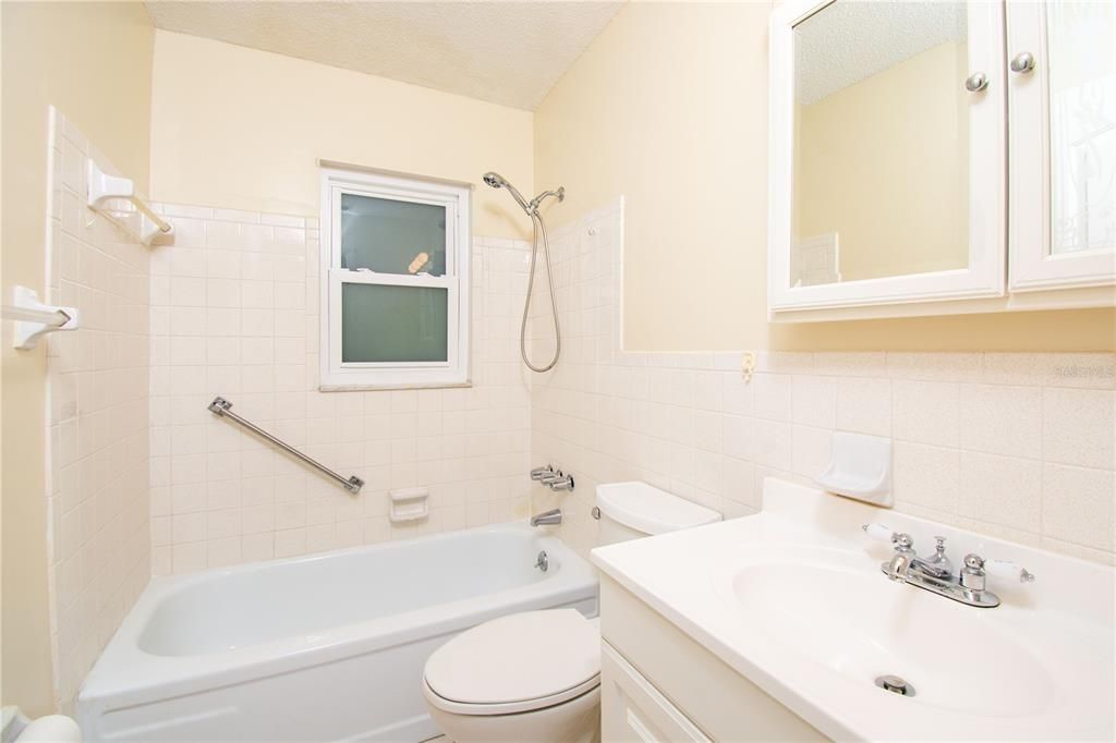 For Sale: $168,000 (2 beds, 2 baths, 950 Square Feet)