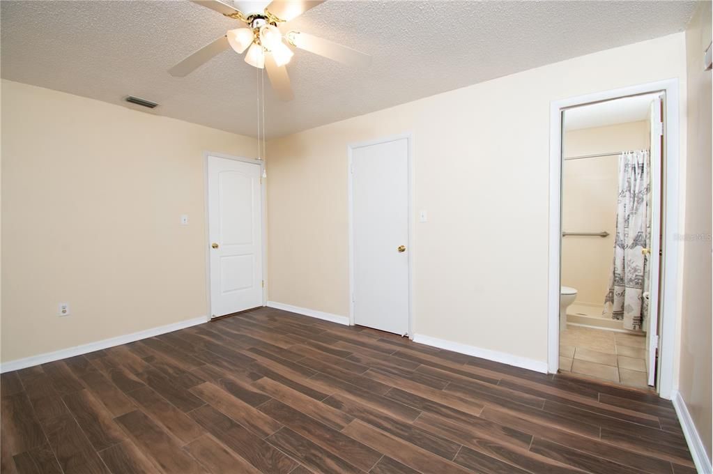 For Sale: $168,000 (2 beds, 2 baths, 950 Square Feet)