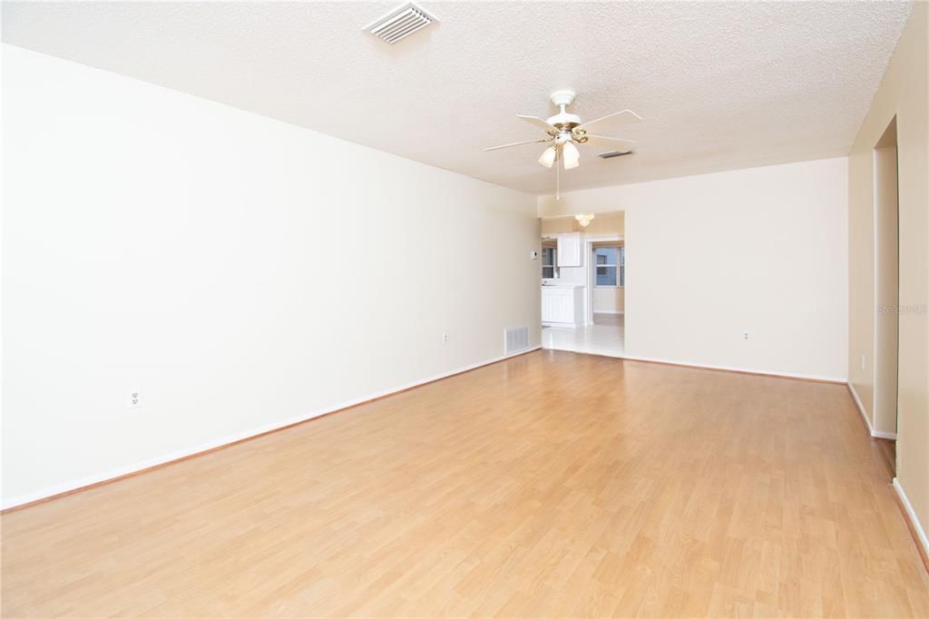 For Sale: $168,000 (2 beds, 2 baths, 950 Square Feet)