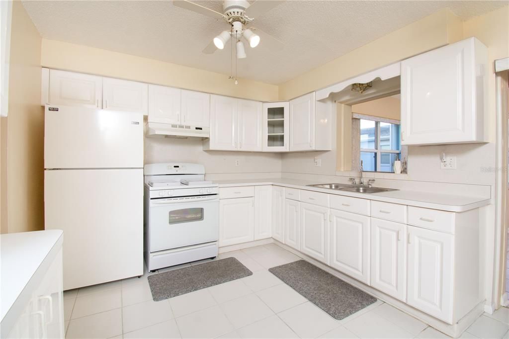 For Sale: $168,000 (2 beds, 2 baths, 950 Square Feet)