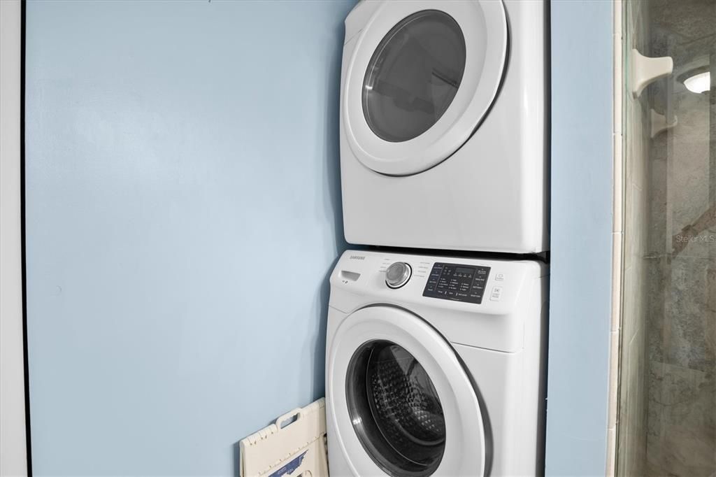 Full size washer/dryer in unit.