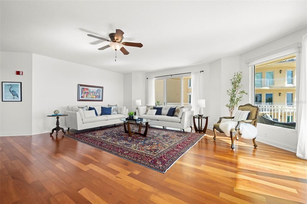 For Sale: $2,500,000 (3 beds, 2 baths, 3000 Square Feet)