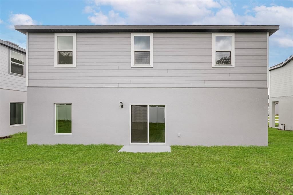 Activo con contrato: $388,900 (4 camas, 2 baños, 2059 Pies cuadrados)