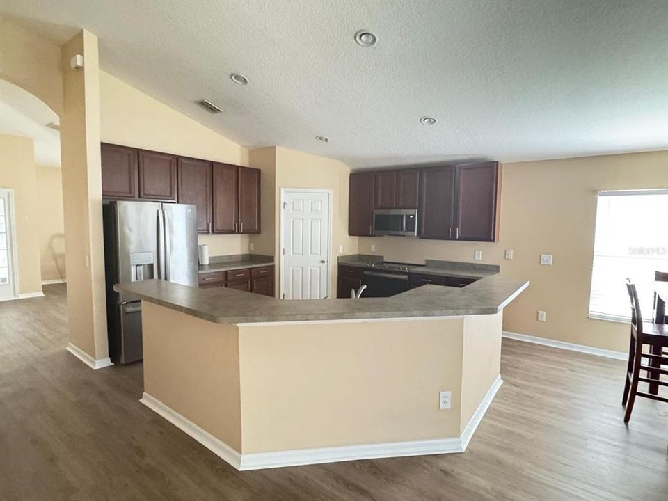 For Rent: $2,600 (4 beds, 2 baths, 2399 Square Feet)