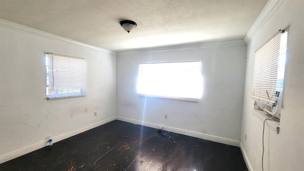 For Rent: $2,600 (3 beds, 1 baths, 1576 Square Feet)