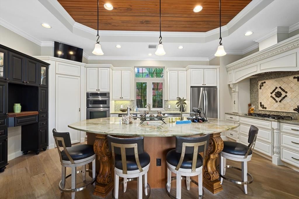 Chef's Kitchen with Island Seating