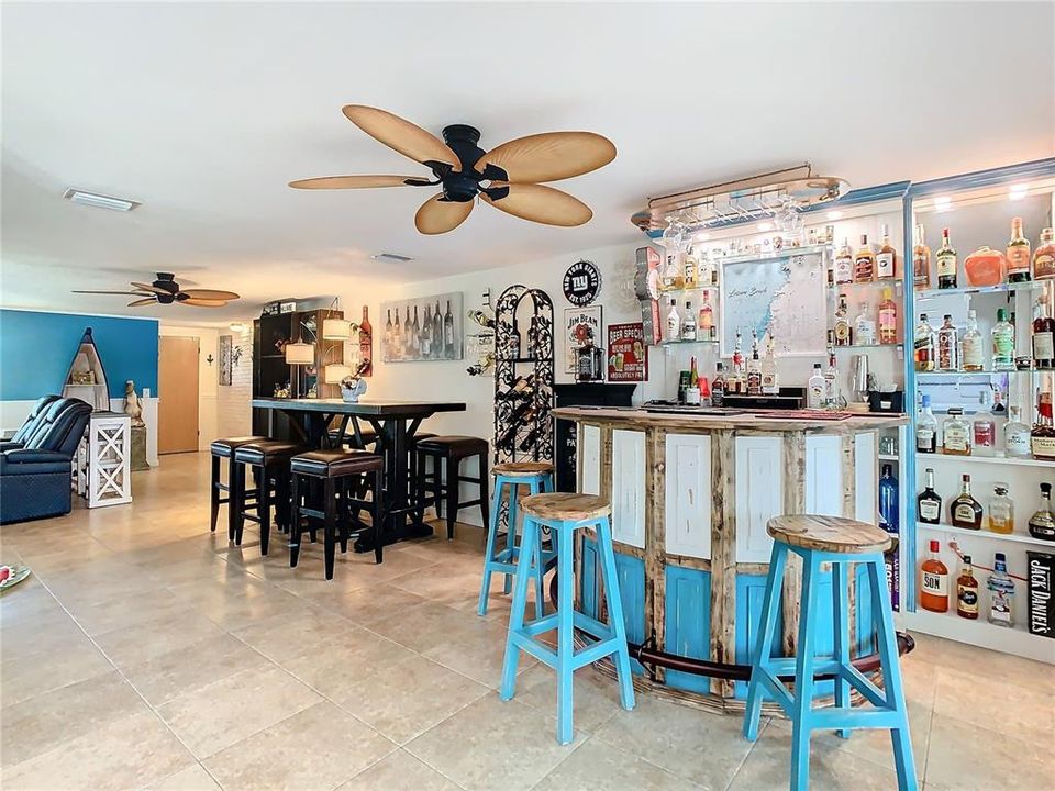 For Sale: $495,000 (2 beds, 2 baths, 1402 Square Feet)