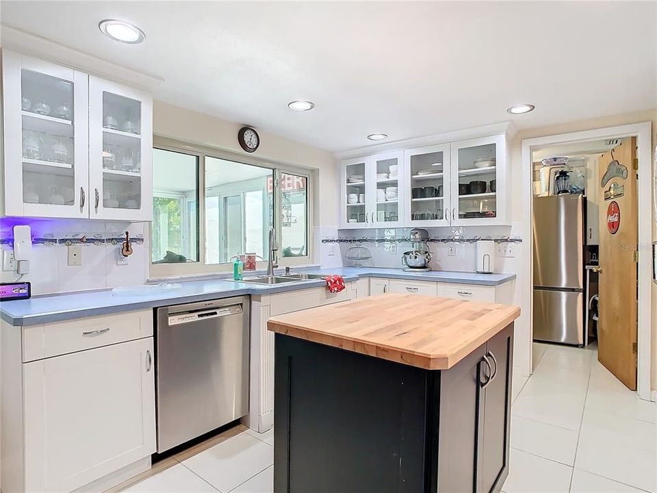 For Sale: $495,000 (2 beds, 2 baths, 1402 Square Feet)