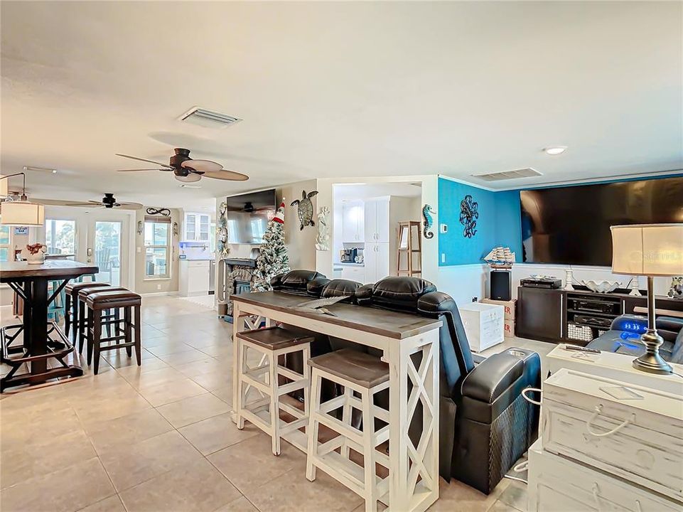 For Sale: $495,000 (2 beds, 2 baths, 1402 Square Feet)