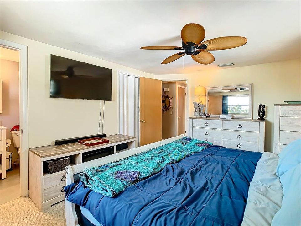 For Sale: $495,000 (2 beds, 2 baths, 1402 Square Feet)