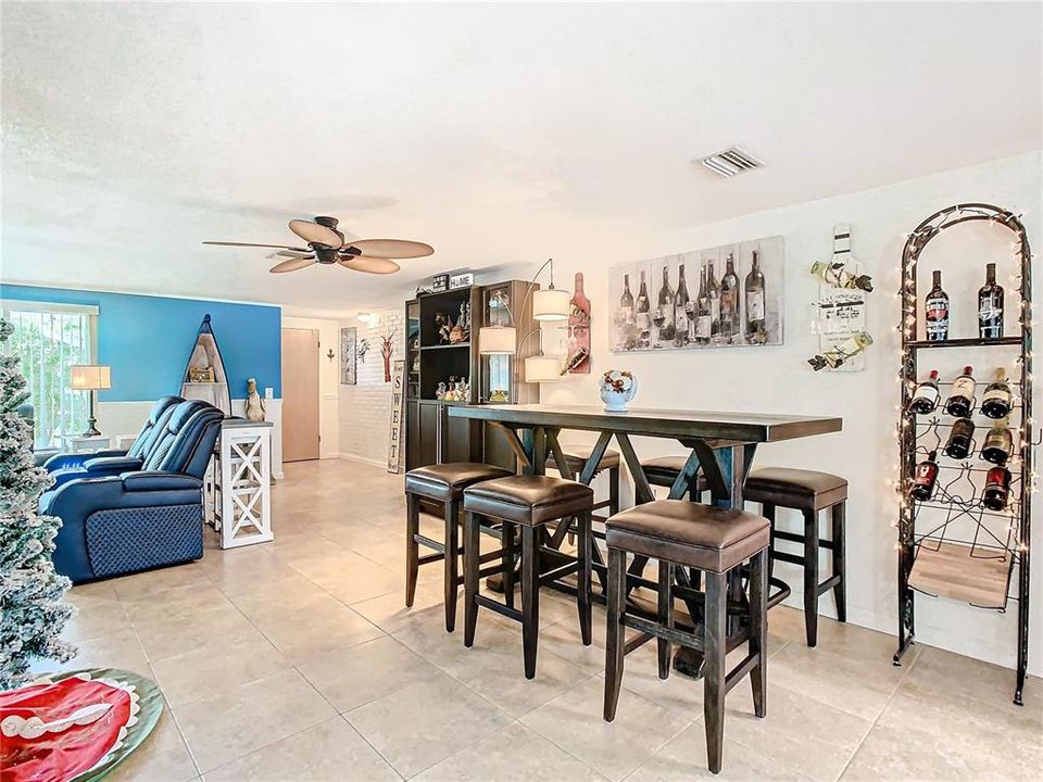 For Sale: $495,000 (2 beds, 2 baths, 1402 Square Feet)