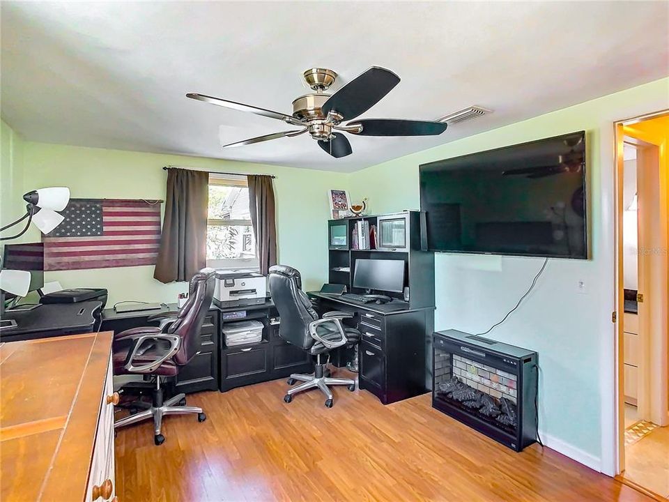 For Sale: $495,000 (2 beds, 2 baths, 1402 Square Feet)