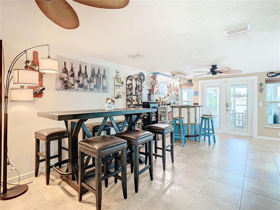 For Sale: $495,000 (2 beds, 2 baths, 1402 Square Feet)