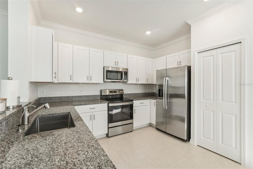 For Sale: $255,000 (2 beds, 2 baths, 1541 Square Feet)