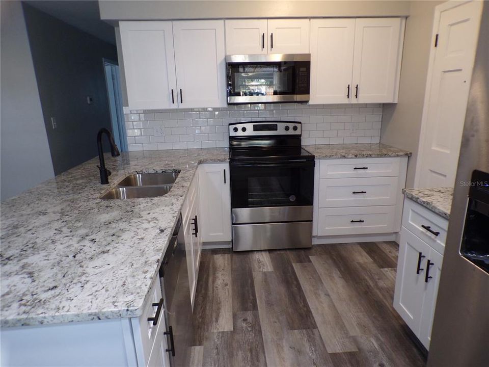 For Sale: $365,000 (3 beds, 1 baths, 1040 Square Feet)