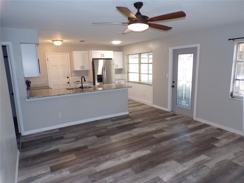 For Sale: $365,000 (3 beds, 1 baths, 1040 Square Feet)