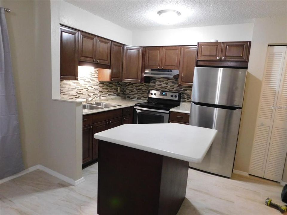 For Rent: $1,250 (1 beds, 1 baths, 550 Square Feet)