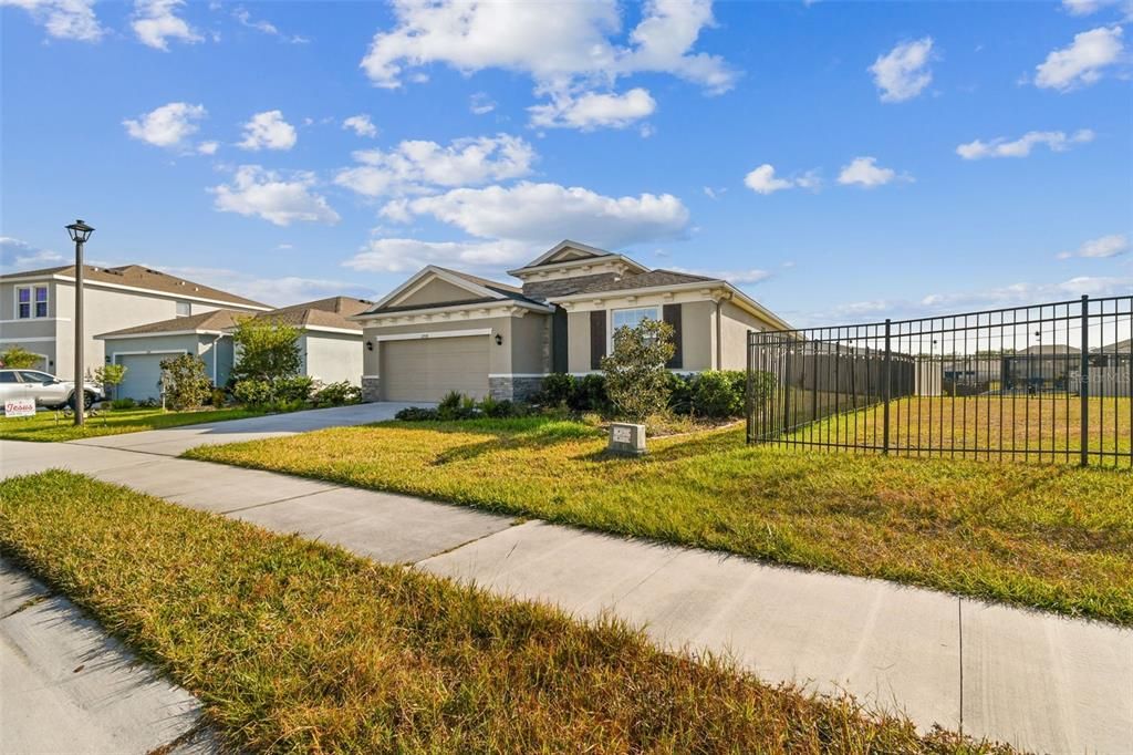 For Sale: $449,000 (4 beds, 2 baths, 2043 Square Feet)