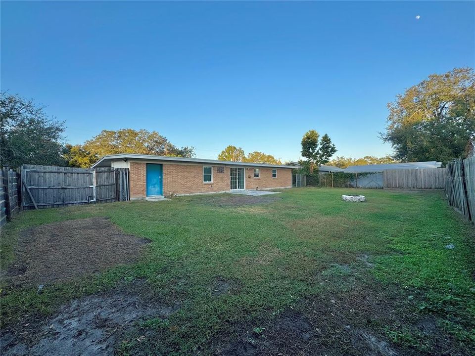 Fenced rear yard