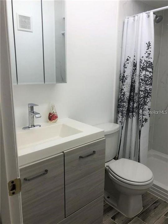 For Rent: $1,300 (1 beds, 1 baths, 600 Square Feet)