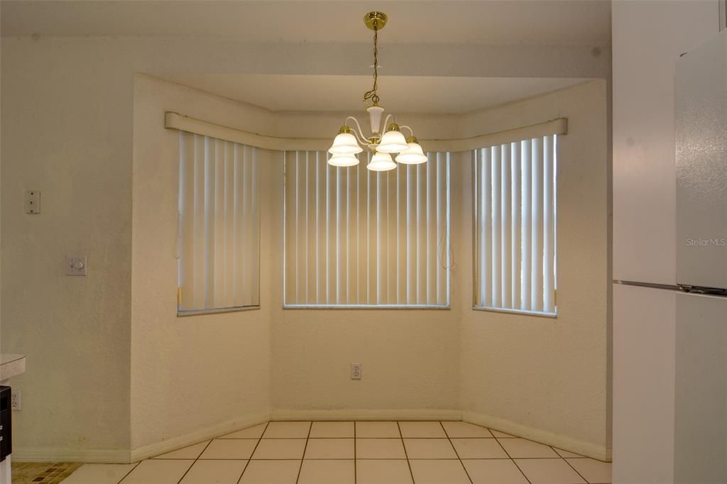 BAY WINDOW BREAKFAST AREA