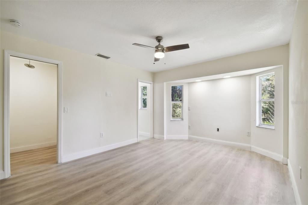 For Sale: $269,900 (3 beds, 2 baths, 1261 Square Feet)