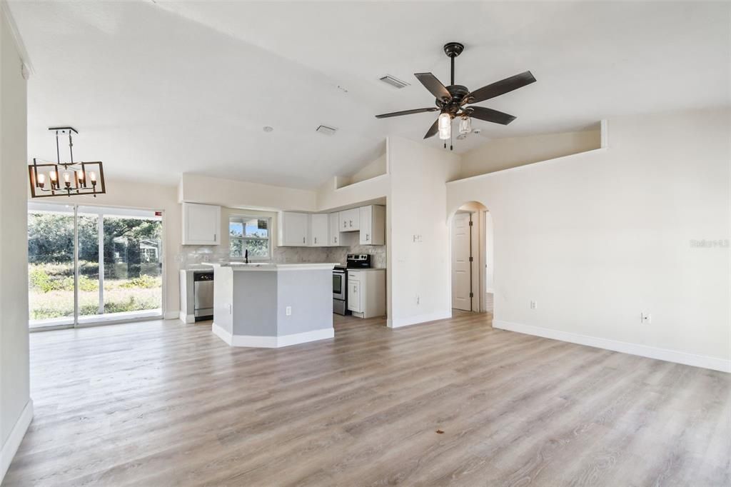 For Sale: $269,900 (3 beds, 2 baths, 1261 Square Feet)