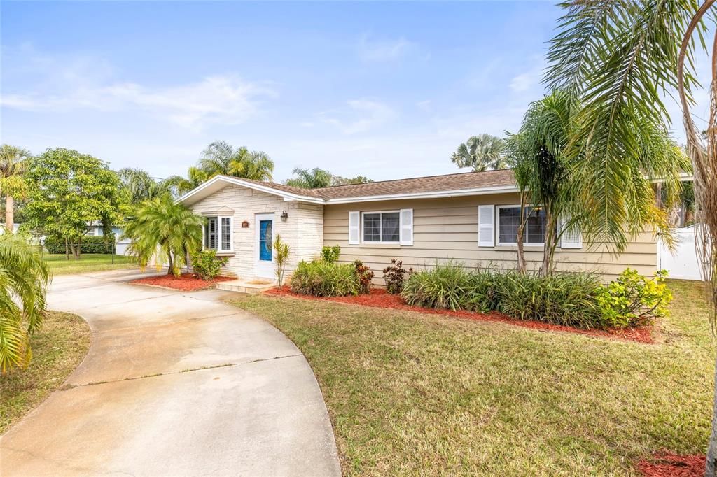 For Sale: $625,000 (4 beds, 3 baths, 1649 Square Feet)