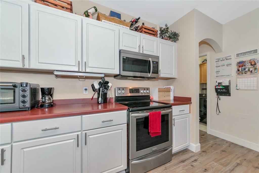 Active With Contract: $335,000 (3 beds, 2 baths, 1845 Square Feet)