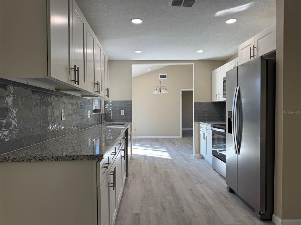 For Sale: $349,900 (3 beds, 2 baths, 1420 Square Feet)