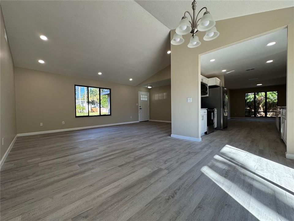 For Sale: $349,900 (3 beds, 2 baths, 1420 Square Feet)