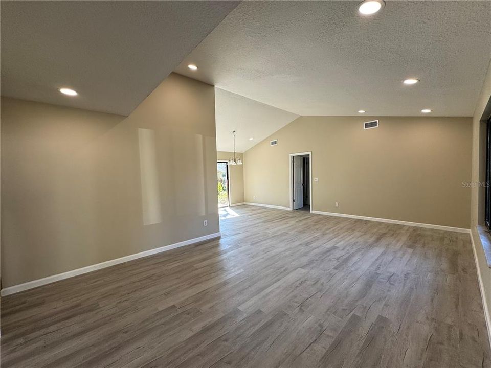 For Sale: $349,900 (3 beds, 2 baths, 1420 Square Feet)