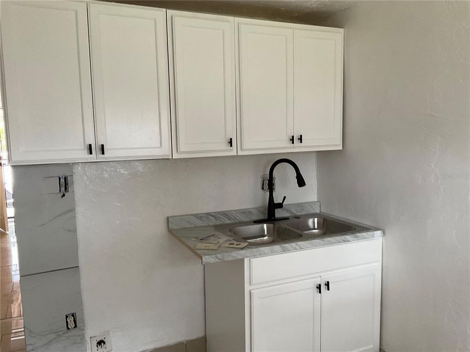 For Sale: $345,000 (2 beds, 2 baths, 840 Square Feet)