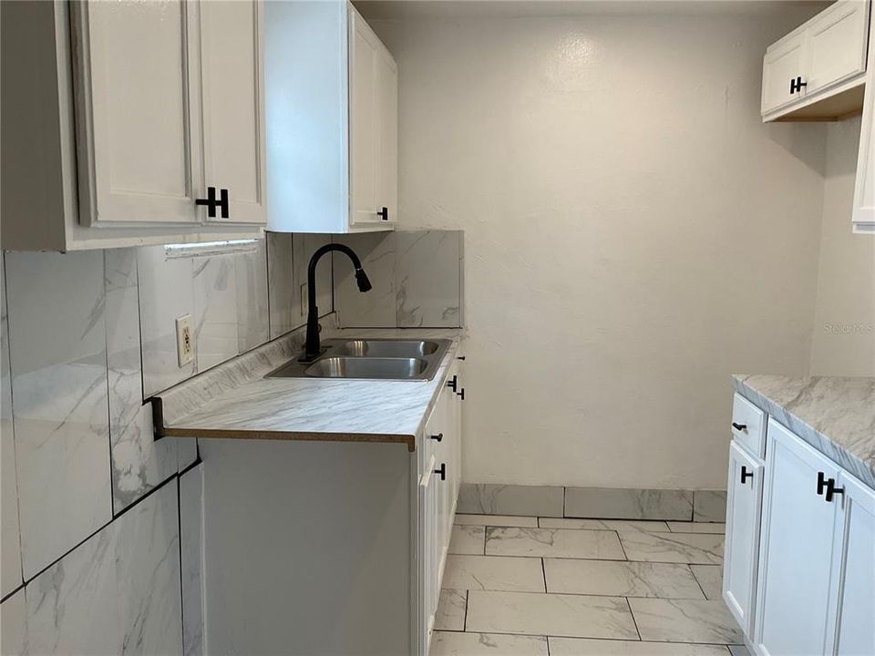 For Sale: $345,000 (2 beds, 2 baths, 840 Square Feet)