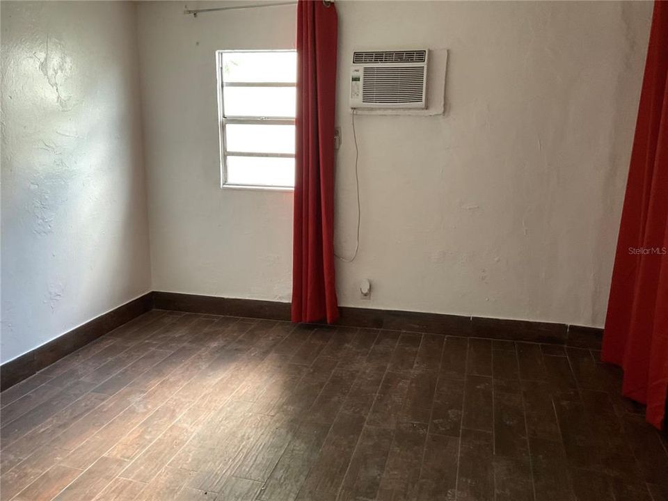 For Sale: $345,000 (2 beds, 2 baths, 840 Square Feet)