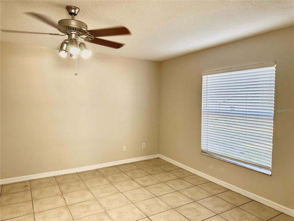 For Rent: $1,850 (3 beds, 2 baths, 1942 Square Feet)