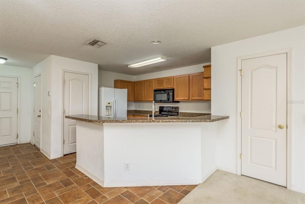 Kitchen breakfast bar